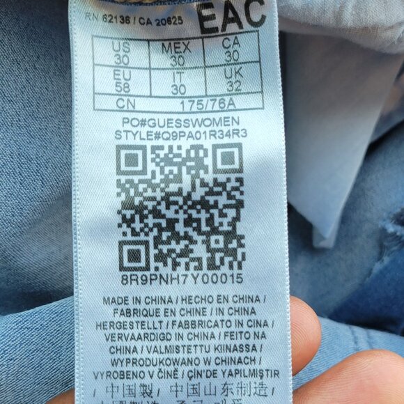 NWT Guess Kirica Button Front Flare Jeans - Picture 7 of 11